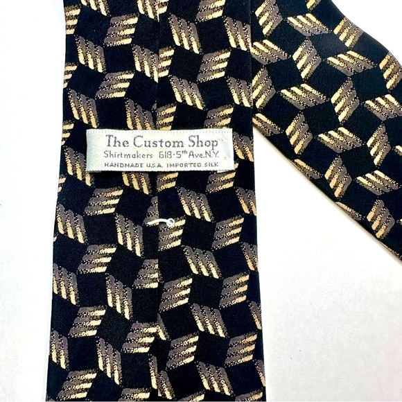 Vtg THE CUSTOM SHOP New York City Abstract Geometric Classic Silk Handmade Tie - Picture 2 of 5